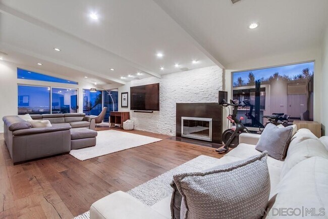 Building Photo - 4957 Pacifica Dr