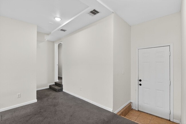 Building Photo - 1548 W 5th St