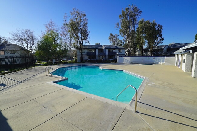 Building Photo - New Horizon 1 Bedroom Rental Condo in Saugus!