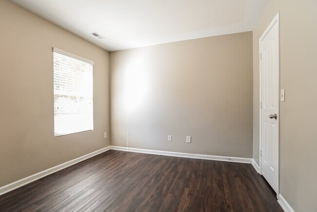 Building Photo - 3011 Saphire Ln