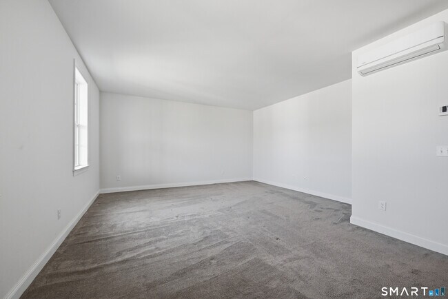 Building Photo - 15 Moorland Dr
