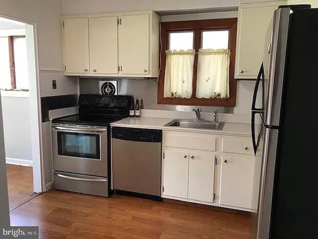 Building Photo - 12 Homewood Rd