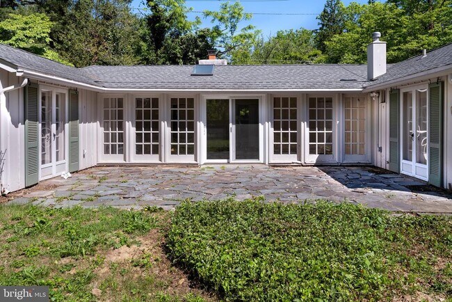 Building Photo - 68 Mountain Ave