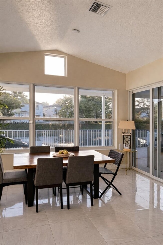 Building Photo - 3038 Marion Ave