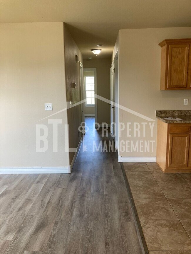 Building Photo - Beautiful Duplex in Forsyth, MO