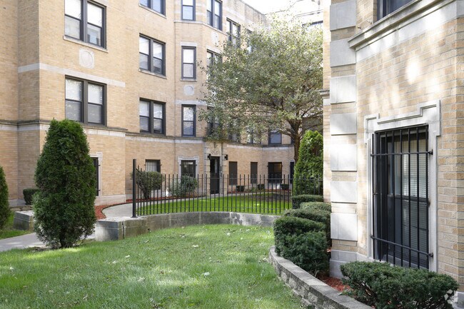 Building Photo - 8100-8114 S Essex Ave Chicago, IL 60617