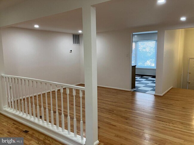 Building Photo - 10195 Valentino Dr