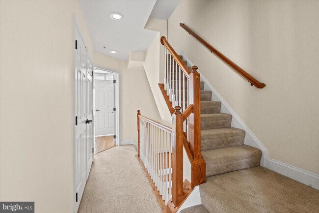 Building Photo - 306 S Fayette St