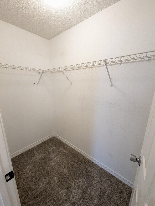 Building Photo - 9475 Pine Lily Ct