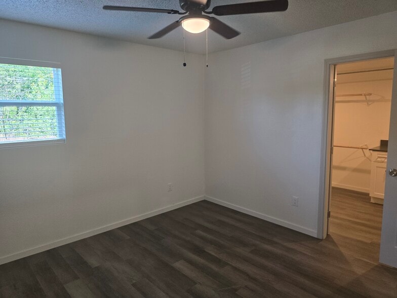 Primary room - 804 Avenue E