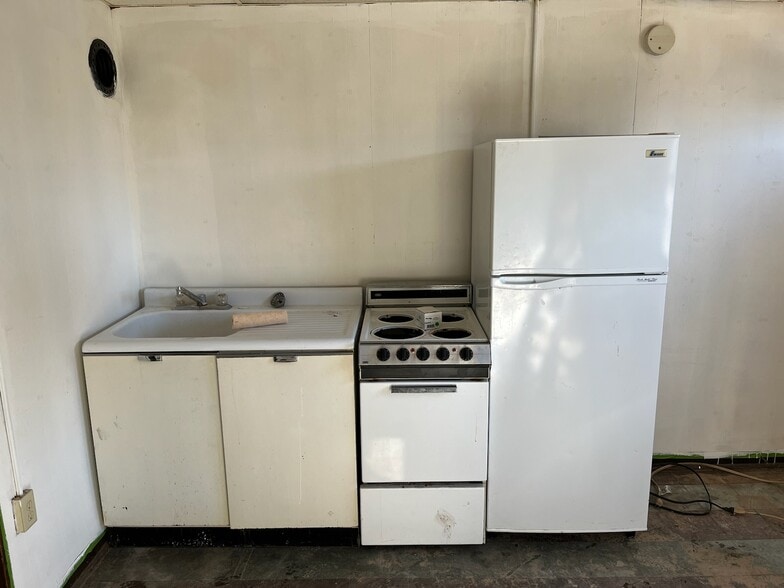 Building Photo - 205 Main St