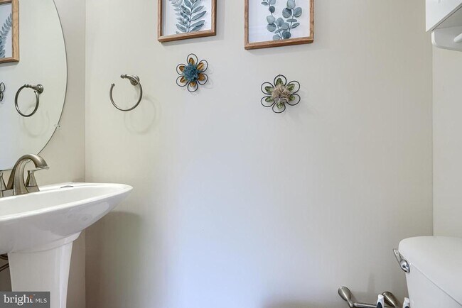 Building Photo - 215 Gracecroft Ct