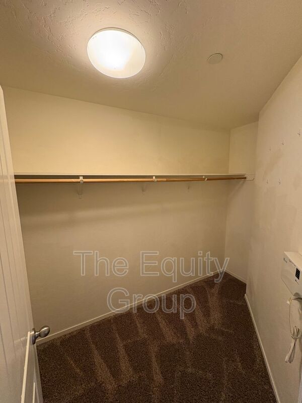 Building Photo - 2132 E Sweet Ave