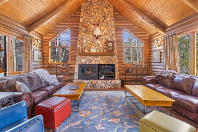 Building Photo - New to the market!  Log home in Frisco!  L...