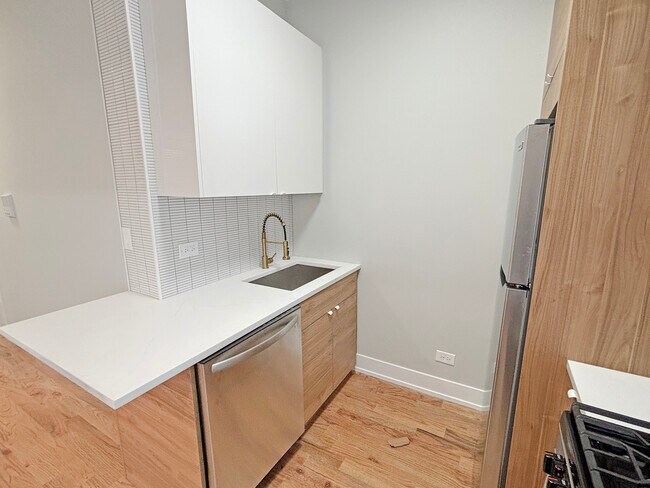 Building Photo - 2127 W 18th St