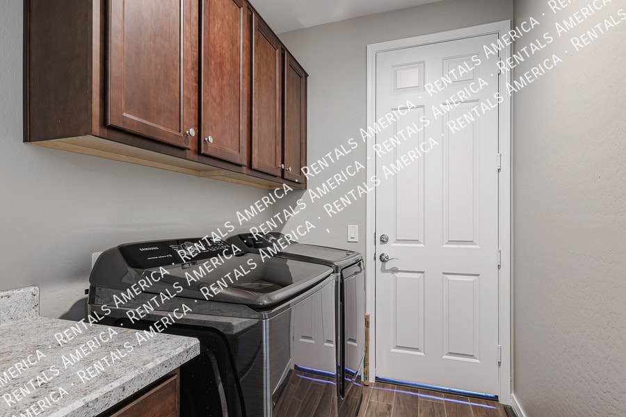 Building Photo - 3725 E Turley St