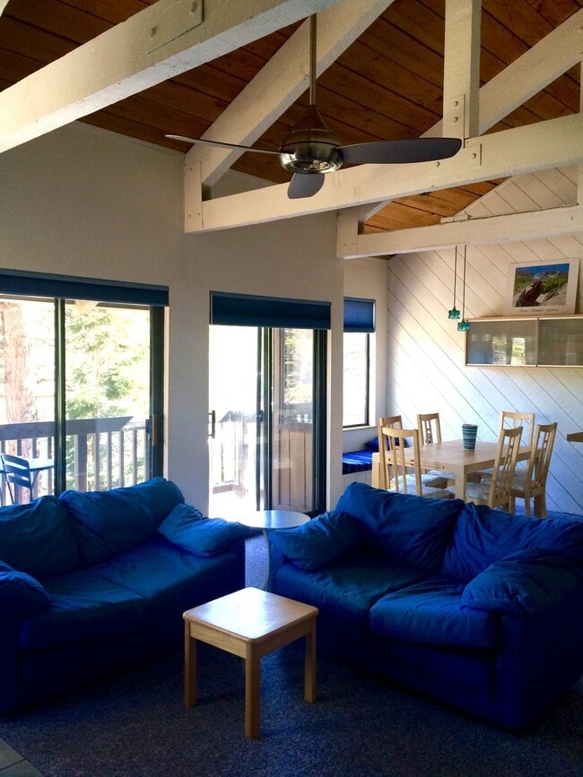 Building Photo - Bigwood Condo by the Village! Garage parking!
