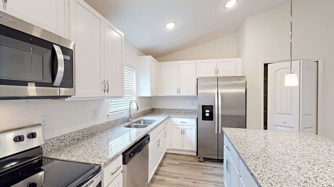 Building Photo - ***Discover Your New Home in Palm Coast!