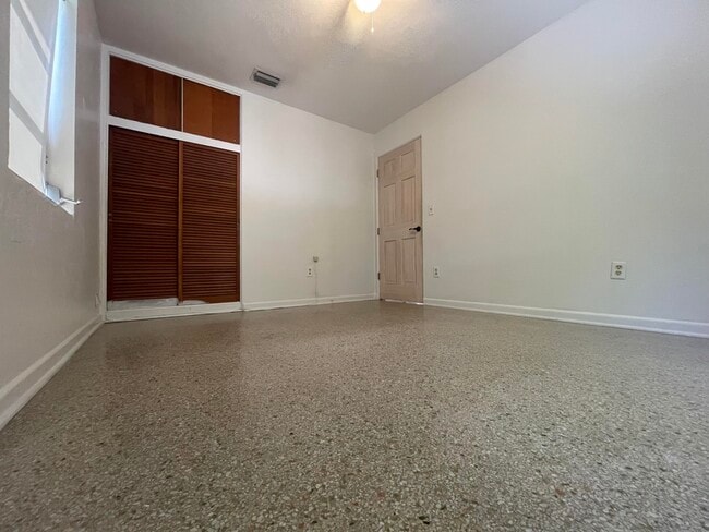 Building Photo - 335 Hernando St