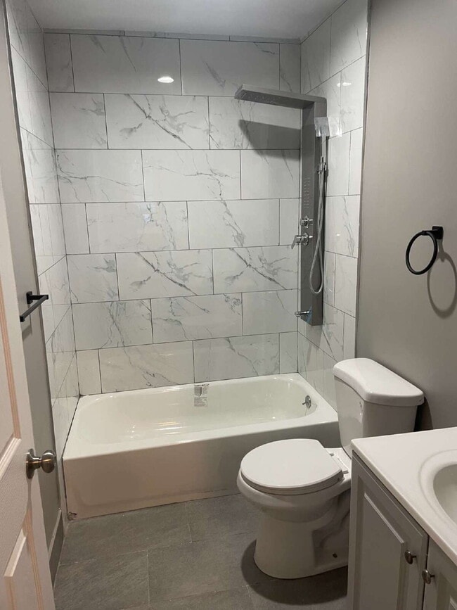 Building Photo - 3 Bedroom Fresh Renovation in Leetsdale!