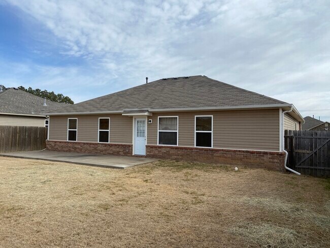 Building Photo - Call 405-456-0410 To Schedule Your Showing Now!