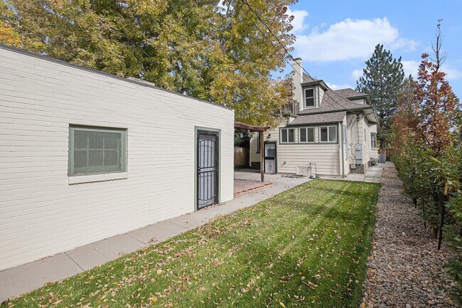 Building Photo - Beautifully Remodeled Home in Cherry Creek