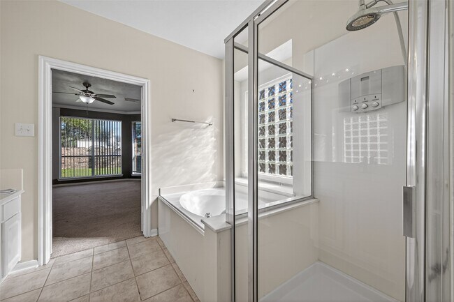 Building Photo - 23730 River Pl Dr