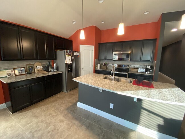Building Photo - 836 Olive Ln