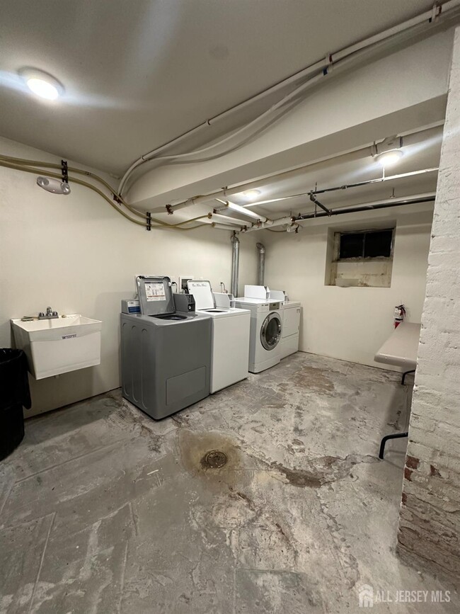 Building Photo - 234 1st St