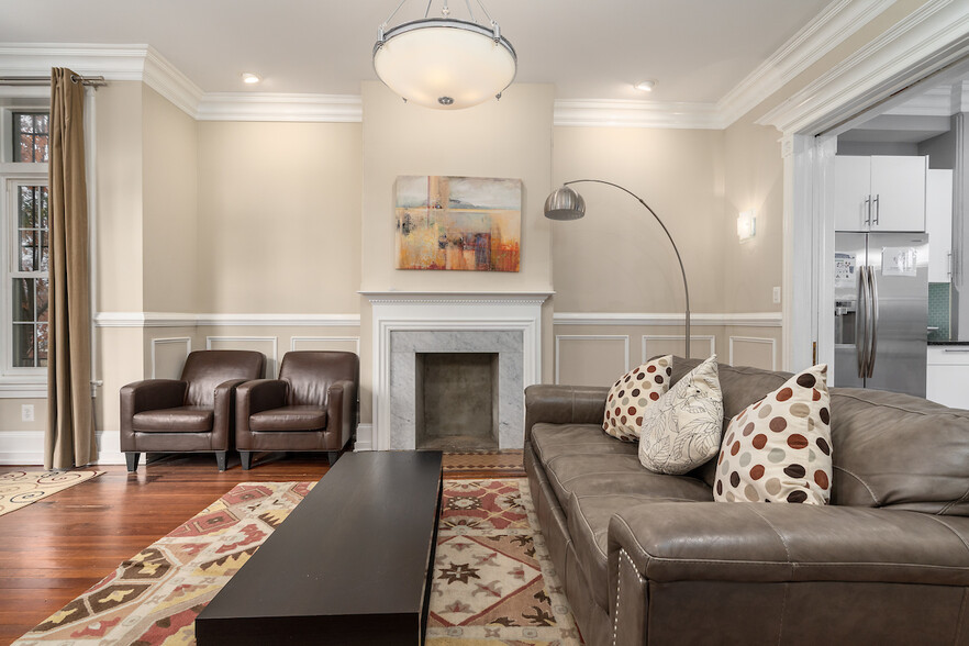 4 bedroom/3 bathroom, living room - 403 P St NW