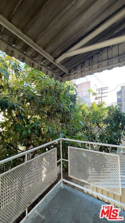 Building Photo - 832 S Gramercy Pl