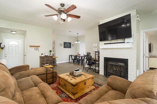 Building Photo - 2510 Park Meadows Ave