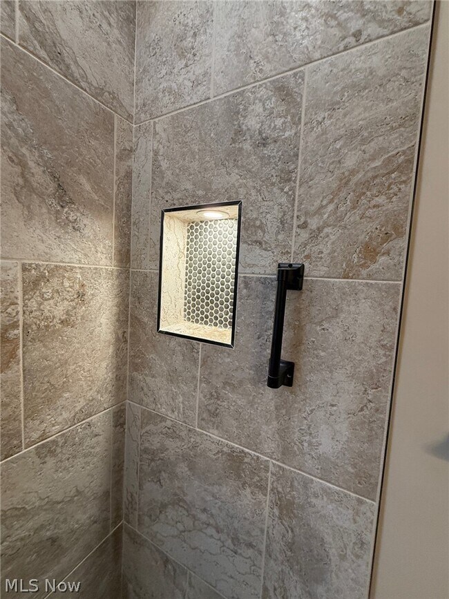 Building Photo - 14208 Kingsford Ave