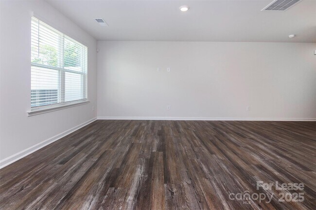 Building Photo - 5159 Hyrule Dr