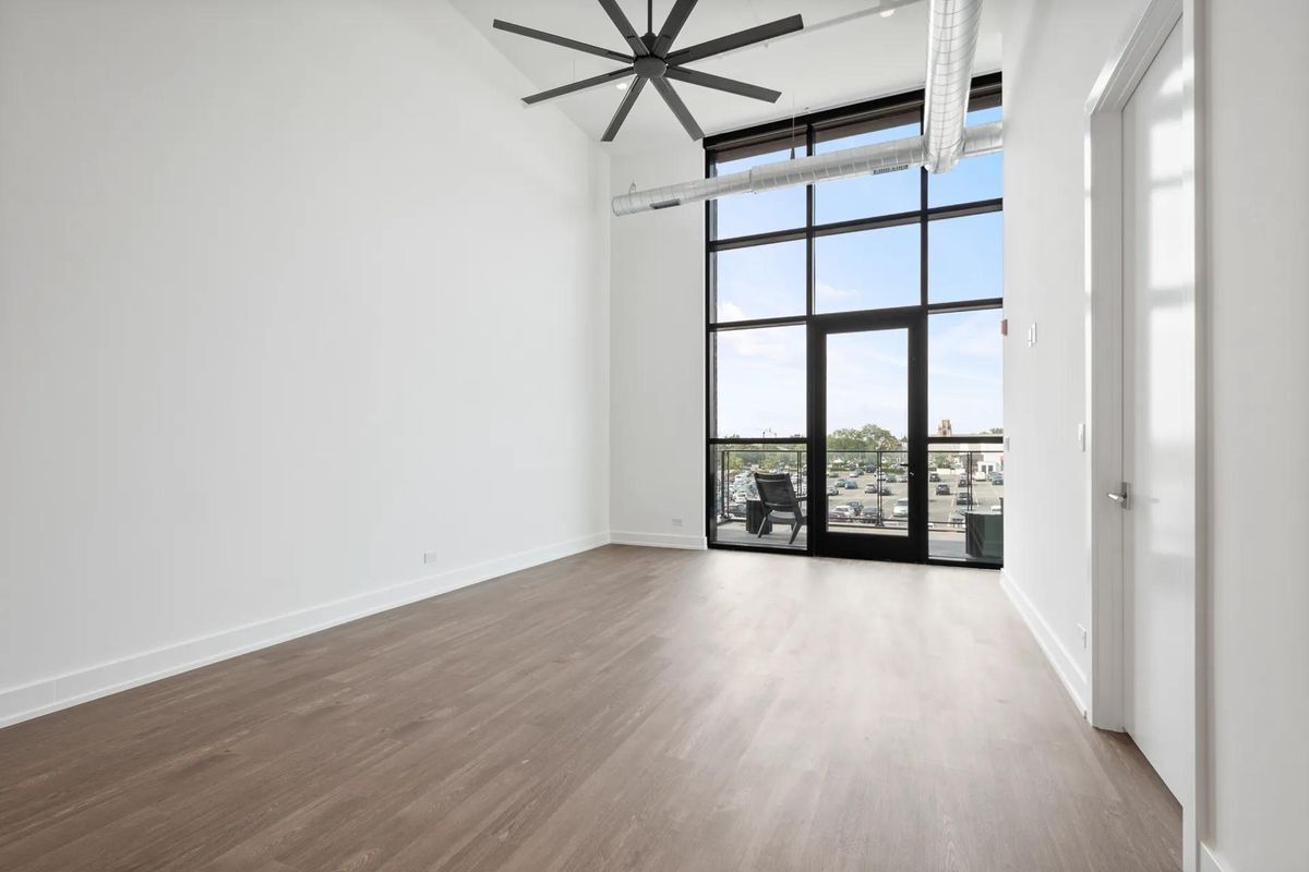 Building Photo - 728 Waukegan Rd