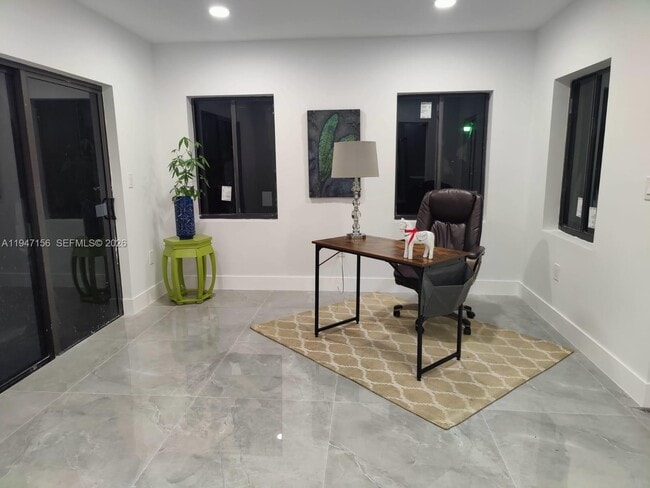 Building Photo - 5109 Banyan Ln