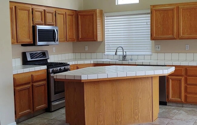 Building Photo - 4 bedroom, 2 bath Home