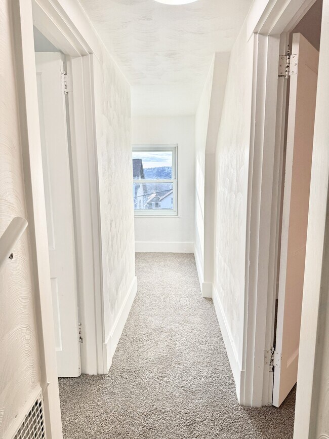 Building Photo - 2413 Milburn St