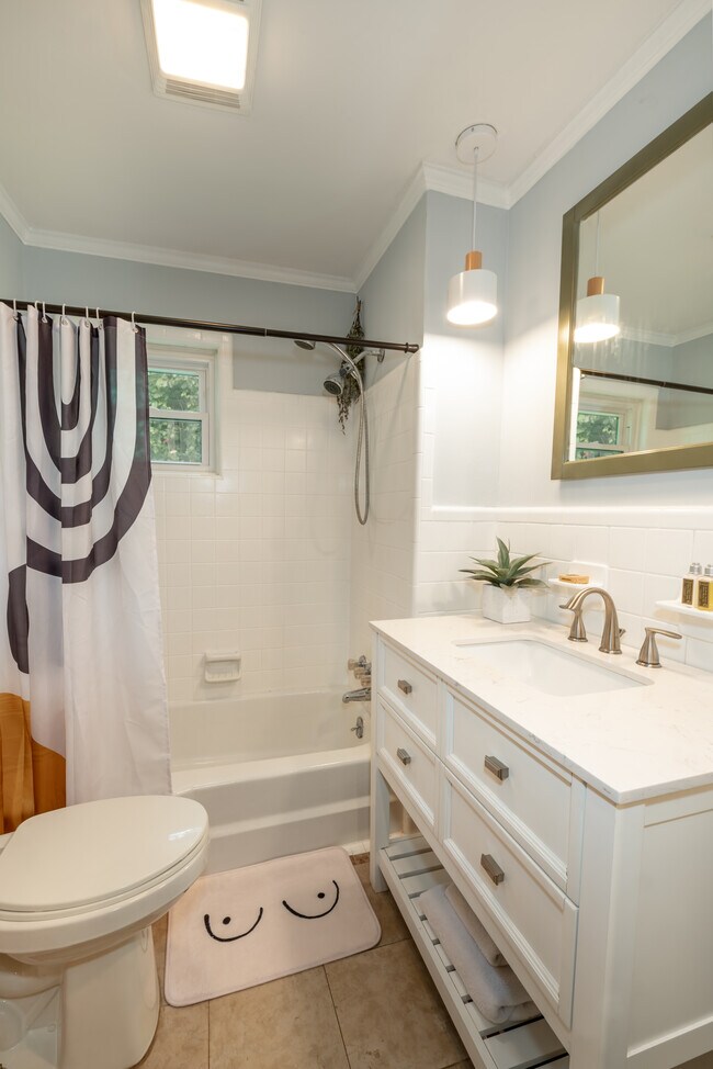 Building Photo - 2243 Guerry Ave