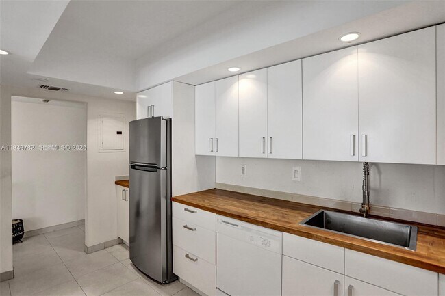 Building Photo - 19390 Collins Ave