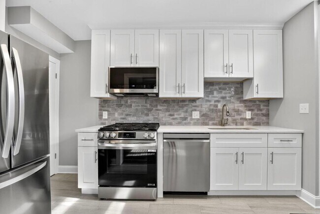 Building Photo - Totally Updated 3 + 2 on Crittenden