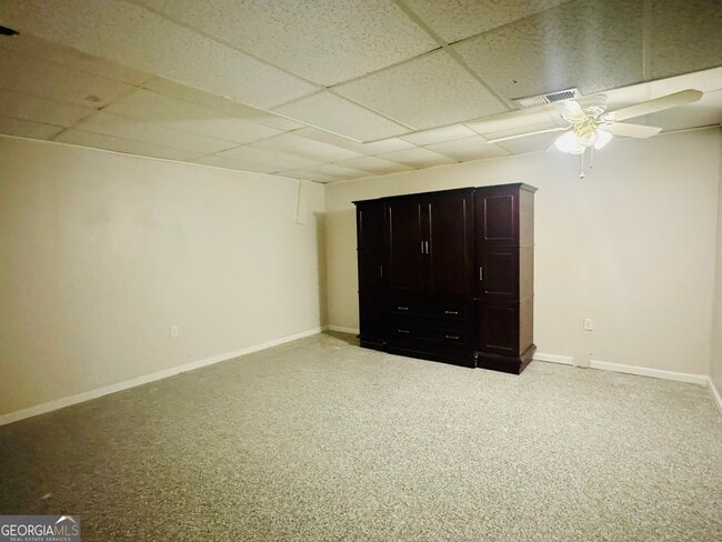 Building Photo - 110 Pine St