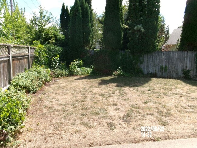Building Photo - 1431 SW Birdie Dr