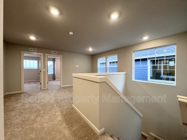 Building Photo - 8309 SE Crescent Dr