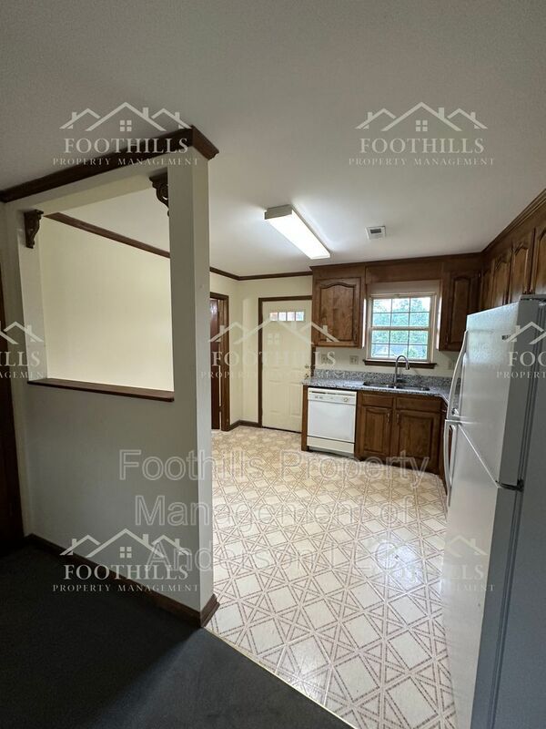 Building Photo - 415 Nelson Dr