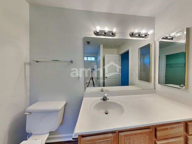 Building Photo - 127 Bathurst Ln