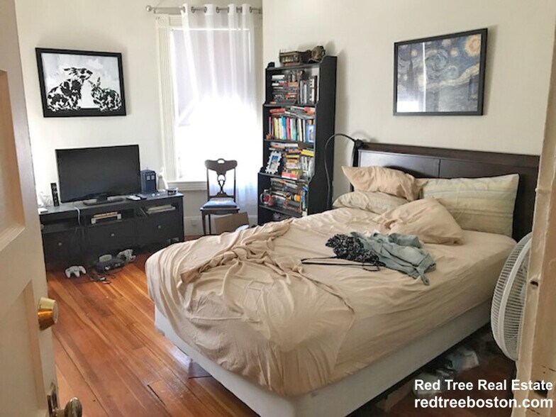 Building Photo - 1589 Beacon St