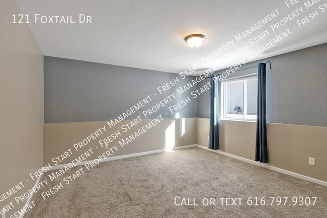 Building Photo - 121 Foxtail Dr