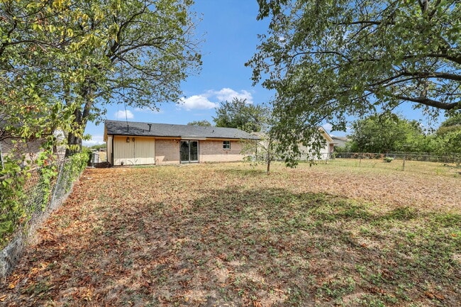 Building Photo - $1,000 OFF first month rent.