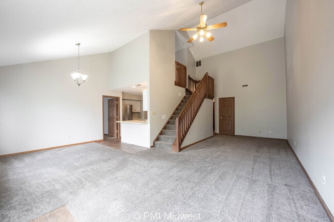 Building Photo - New place, new vibe, same small-town charm